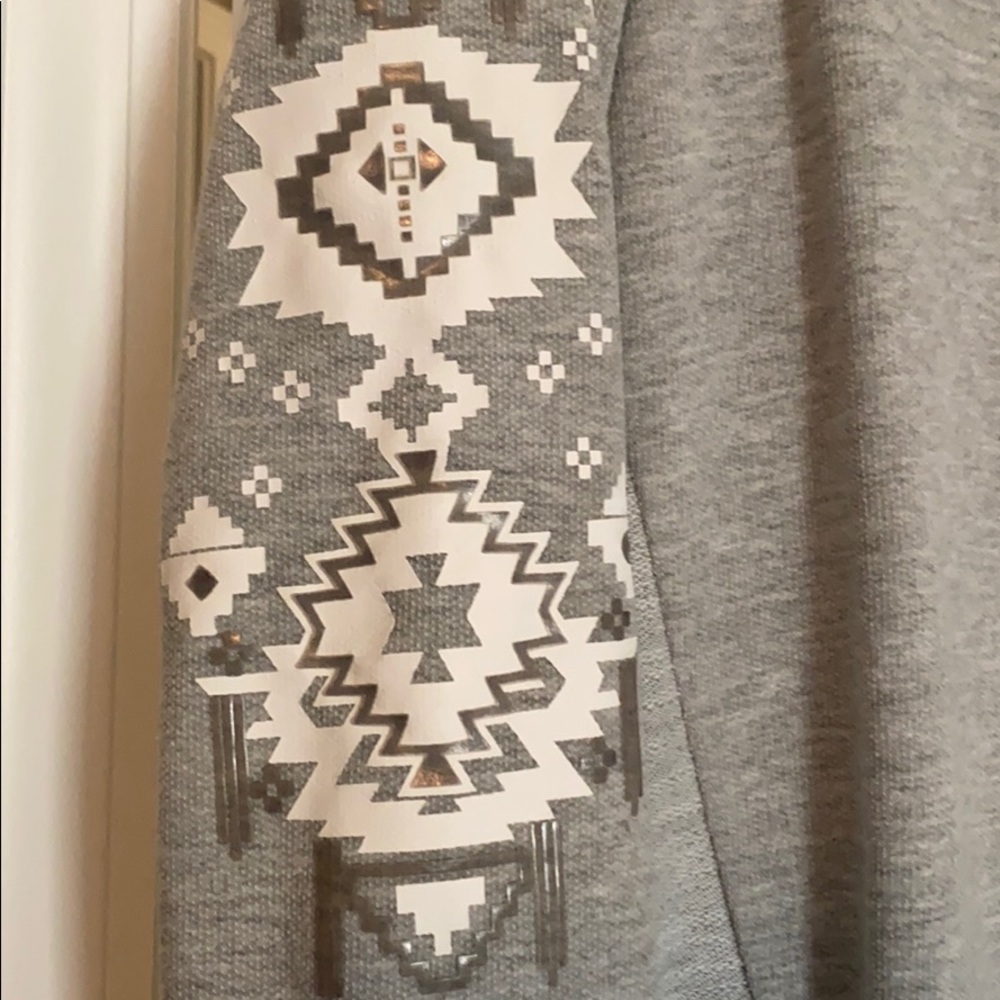 Grey Aztec Pattern Sweater - Picture 3 of 4